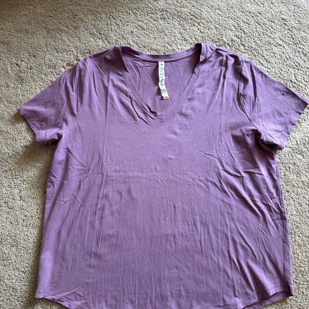 Women’s Lululemon V-Neck Love t-shirt